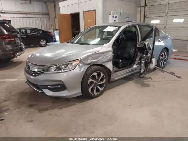 1HGCR2F8XHA065053 2017 HONDA ACCORD - Image 2