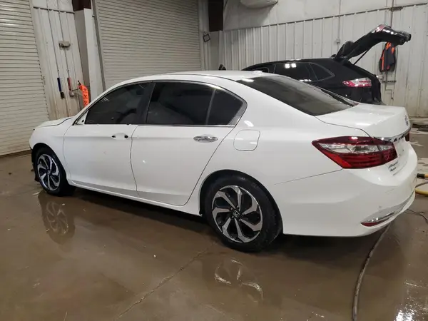 1HGCR2F8XHA075808 2017 HONDA ACCORD - Image 2