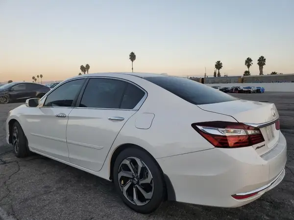 1HGCR2F8XHA109133 2017 HONDA ACCORD - Image 2