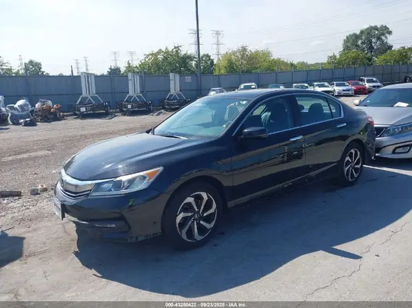 1HGCR2F8XHA133674 2017 HONDA ACCORD - Image 2