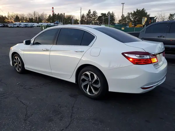 1HGCR2F8XHA147719 2017 HONDA ACCORD - Image 2