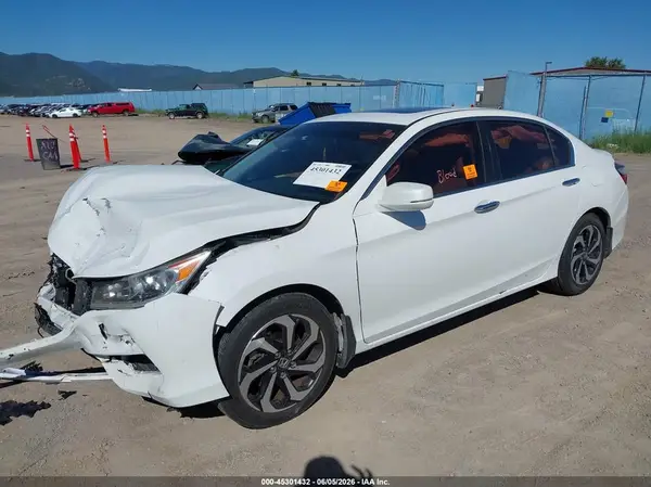 1HGCR2F8XHA154167 2017 HONDA ACCORD - Image 2