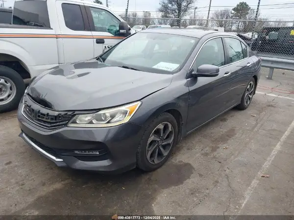 1HGCR2F8XHA181885 2017 HONDA ACCORD - Image 2