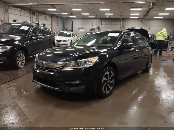 1HGCR2F93HA245600 2017 HONDA ACCORD - Image 2