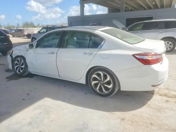 1HGCR2F94HA006945 2017 HONDA ACCORD - Image 2