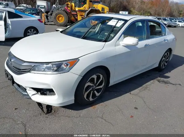 1HGCR2F94HA134067 2017 HONDA ACCORD - Image 2