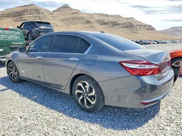 1HGCR2F95HA068256 2017 HONDA ACCORD - Image 2