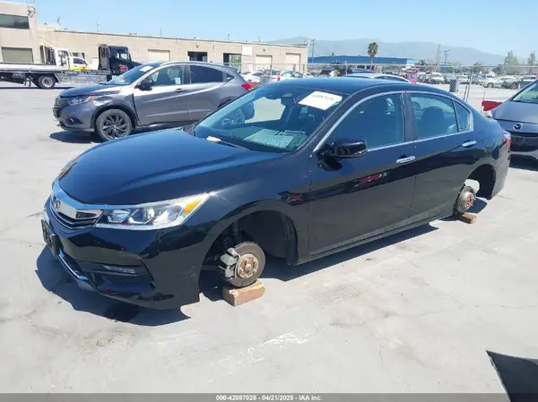 1HGCR2F95HA104401 2017 HONDA ACCORD - Image 2