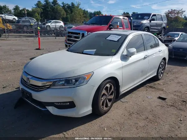 1HGCR2F96HA028526 2017 HONDA ACCORD - Image 2