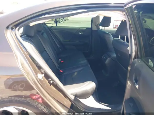 1HGCR2F9XHA159586 2017 HONDA ACCORD - Image 8