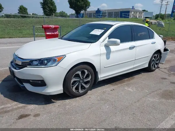 1HGCR3F00GA012666 2016 HONDA ACCORD - Image 2