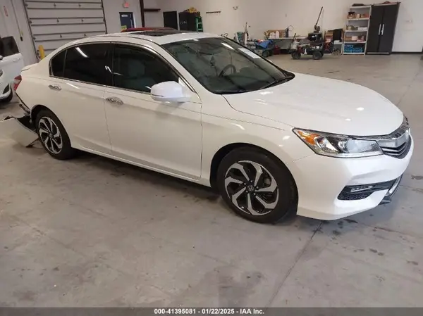 1HGCR3F01HA002956 2017 HONDA ACCORD - Image 1