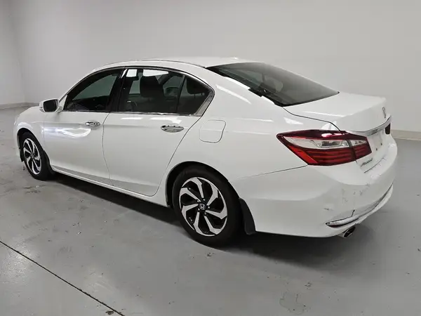 1HGCR3F03HA009245 2017 HONDA ACCORD - Image 2