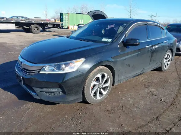 1HGCR3F03HA026689 2017 HONDA ACCORD - Image 2