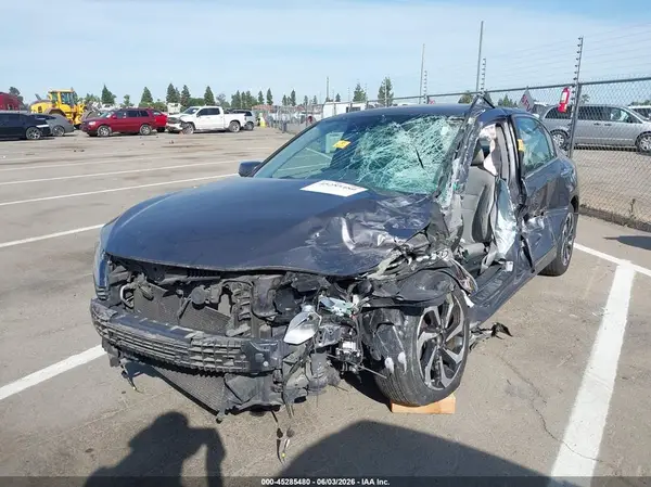 1HGCR3F04HA002868 2017 HONDA ACCORD - Image 2