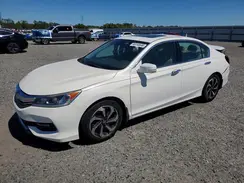 1HGCR3F04HA028600 2017 HONDA ACCORD