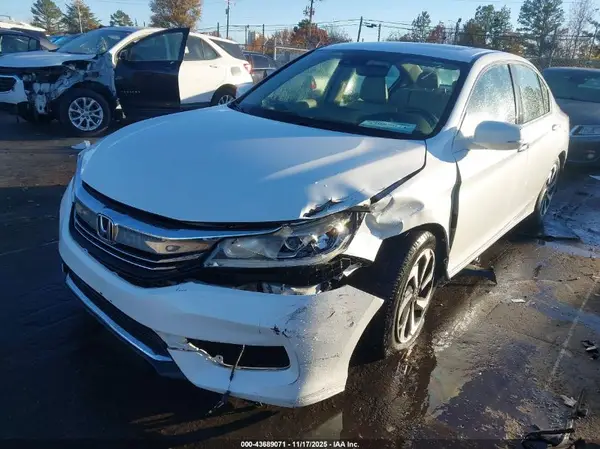 1HGCR3F05HA008386 2017 HONDA ACCORD - Image 2