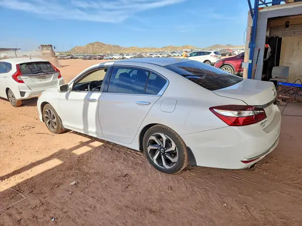 1HGCR3F06HA022653 2017 HONDA ACCORD - Image 2