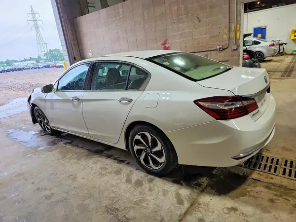 1HGCR3F0XHA005418 2017 HONDA ACCORD - Image 2