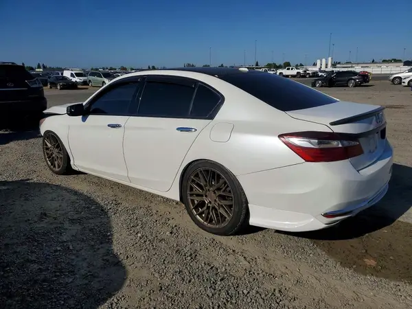 1HGCR3F80HA010083 2017 HONDA ACCORD - Image 2
