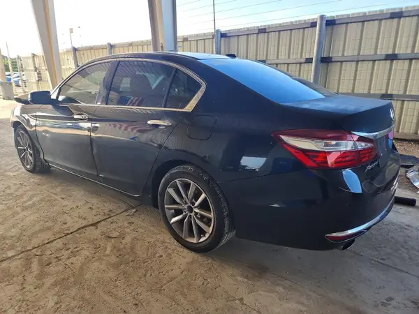 1HGCR3F80HA025408 2017 HONDA ACCORD - Image 2