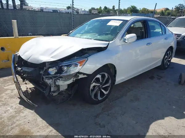 1HGCR3F80HA025862 2017 HONDA ACCORD - Image 2