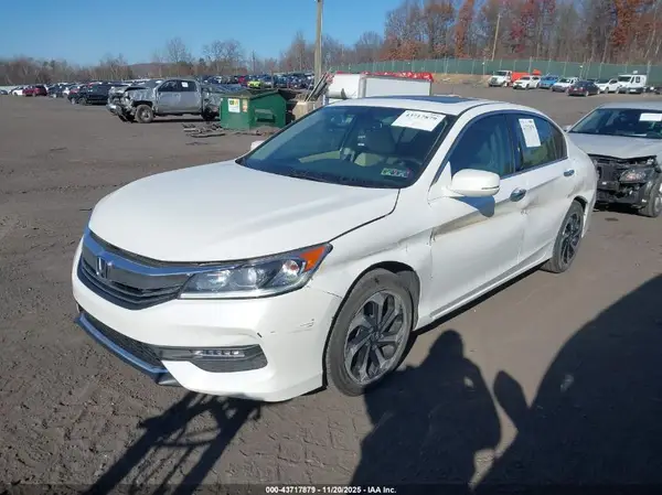 1HGCR3F80HA043486 2017 HONDA ACCORD - Image 2
