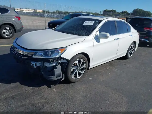 1HGCR3F80HA045089 2017 HONDA ACCORD - Image 2
