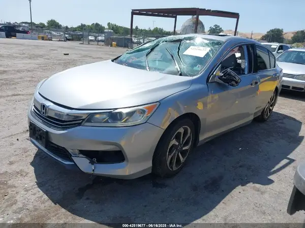 1HGCR3F81HA013767 2017 HONDA ACCORD - Image 2