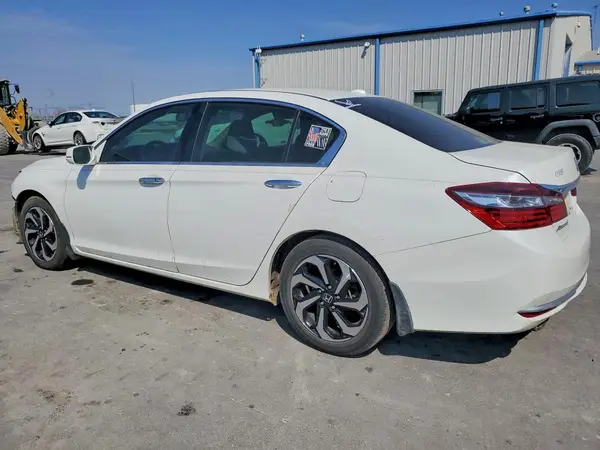 1HGCR3F81HA013820 2017 HONDA ACCORD - Image 2