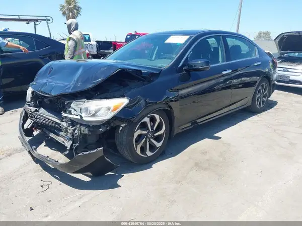 1HGCR3F81HA015549 2017 HONDA ACCORD - Image 2