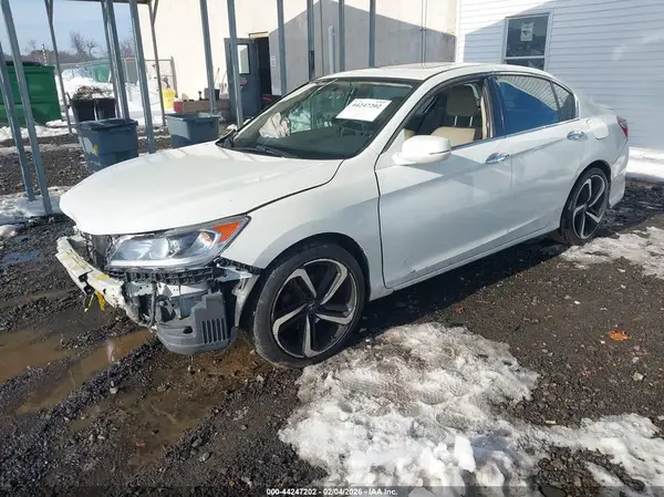 1HGCR3F81HA018435 2017 HONDA ACCORD - Image 2