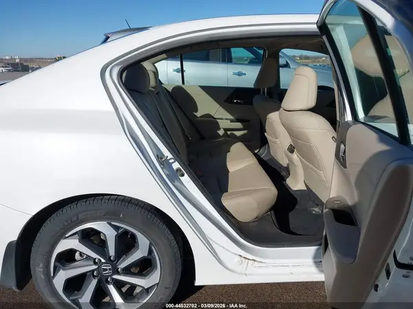 1HGCR3F81HA044369 2017 HONDA ACCORD - Image 8