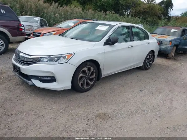 1HGCR3F82HA014247 2017 HONDA ACCORD - Image 2