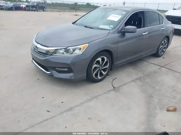1HGCR3F82HA019545 2017 HONDA ACCORD - Image 2