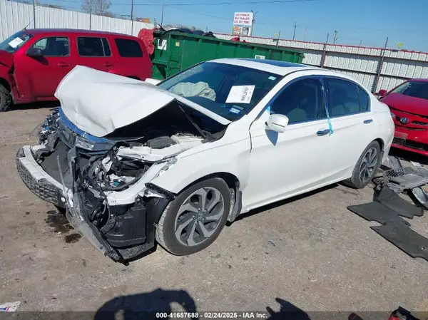1HGCR3F82HA028455 2017 HONDA ACCORD - Image 2