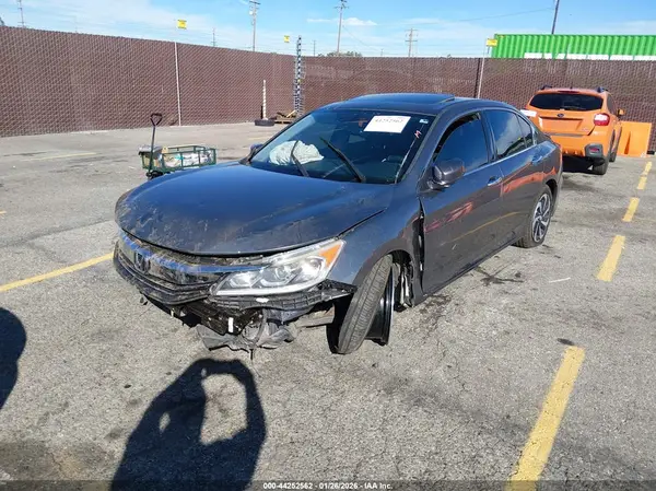 1HGCR3F82HA038385 2017 HONDA ACCORD - Image 2