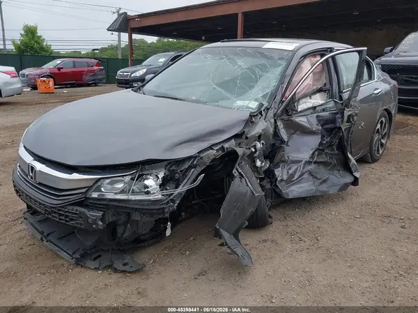 1HGCR3F82HA042517 2017 HONDA ACCORD - Image 2