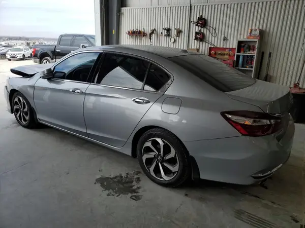 1HGCR3F82HA045160 2017 HONDA ACCORD - Image 2