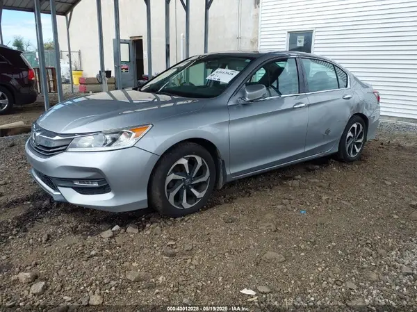 1HGCR3F83HA008246 2017 HONDA ACCORD - Image 2