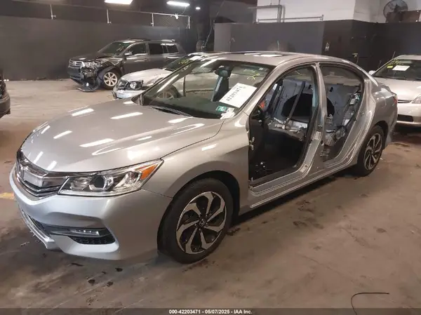 1HGCR3F83HA015665 2017 HONDA ACCORD - Image 2