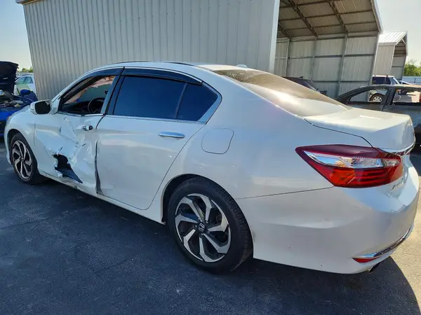 1HGCR3F83HA024236 2017 HONDA ACCORD - Image 2