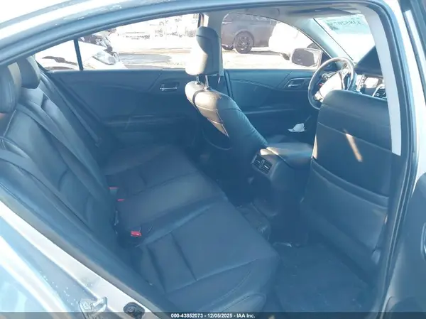 1HGCR3F83HA025063 2017 HONDA ACCORD - Image 8