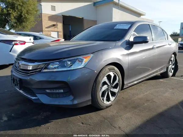 1HGCR3F83HA025306 2017 HONDA ACCORD - Image 2