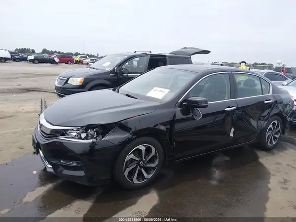 1HGCR3F84HA000625 2017 HONDA ACCORD - Image 2