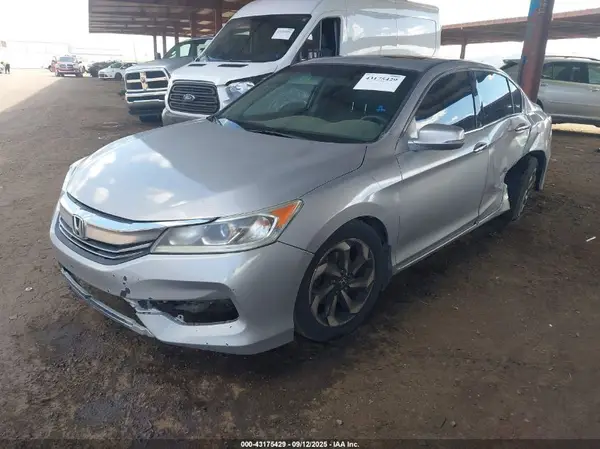 1HGCR3F84HA007512 2017 HONDA ACCORD - Image 2