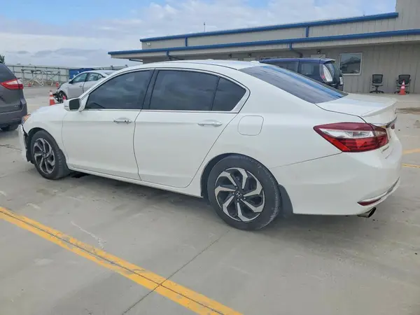 1HGCR3F84HA014881 2017 HONDA ACCORD - Image 2