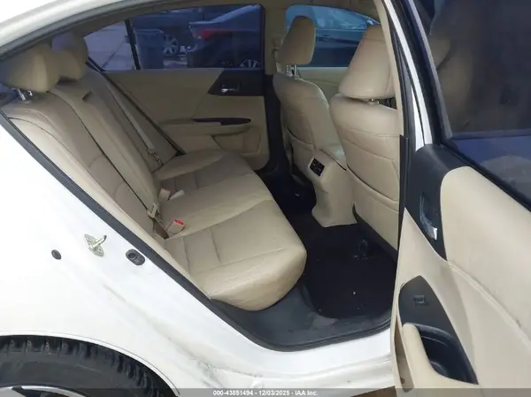1HGCR3F84HA025864 2017 HONDA ACCORD - Image 8