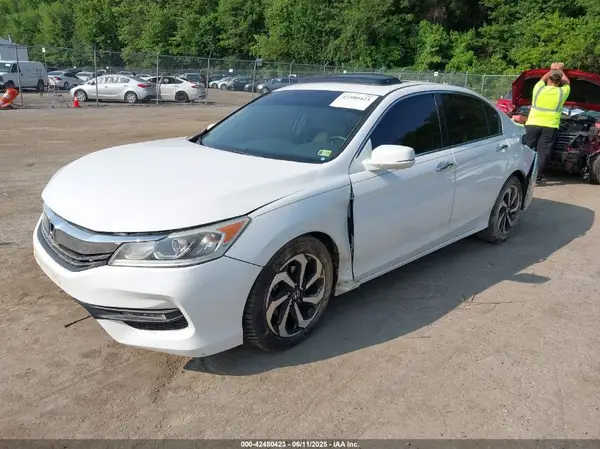 1HGCR3F85GA011986 2016 HONDA ACCORD - Image 2