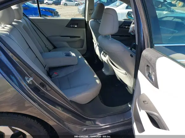 1HGCR3F85HA010029 2017 HONDA ACCORD - Image 8
